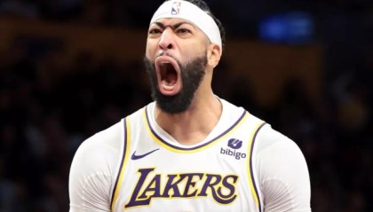 27分25板7抢断3封盖 浓眉怪物级数据历史独此一家