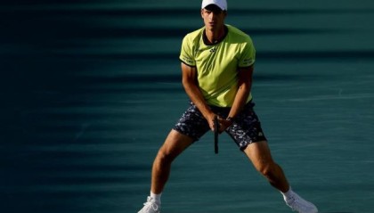 足球比分-力阻梅德维德夫登顶！胡尔卡奇“佛州神奇”还在延续